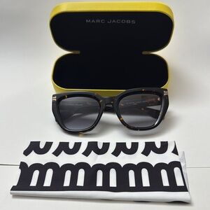 Marc Jacobs Black Sporty Sunglasses Modern Design